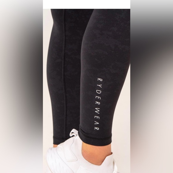 Ryderwear NKD V Scrunch Leggings - Picture 6 of 10